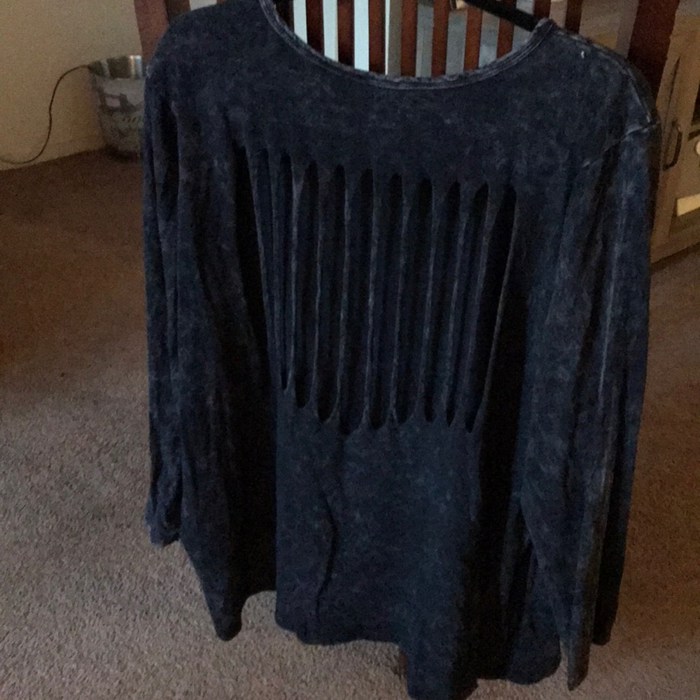 Forever 21 Shredded Back Long Sleeves TOP EUC